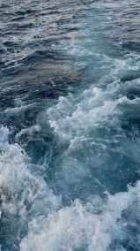 Шумит прибой, поёт волна