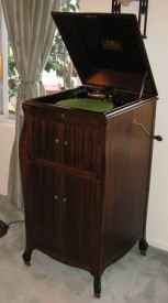 Патефон напольный