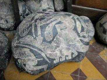 КАмень Ики с динозавром