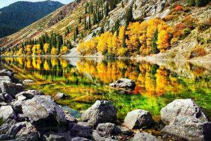 На озере в горах