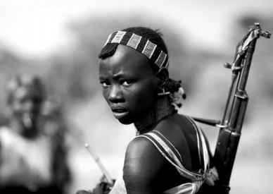 Участница  одной их африканских банд