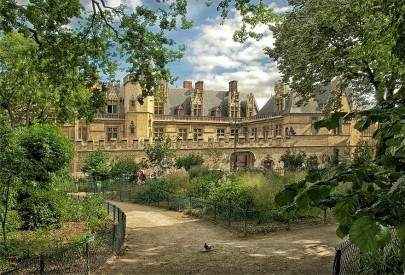 Имение. Вид с фронта