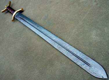 Меч с кованным узором