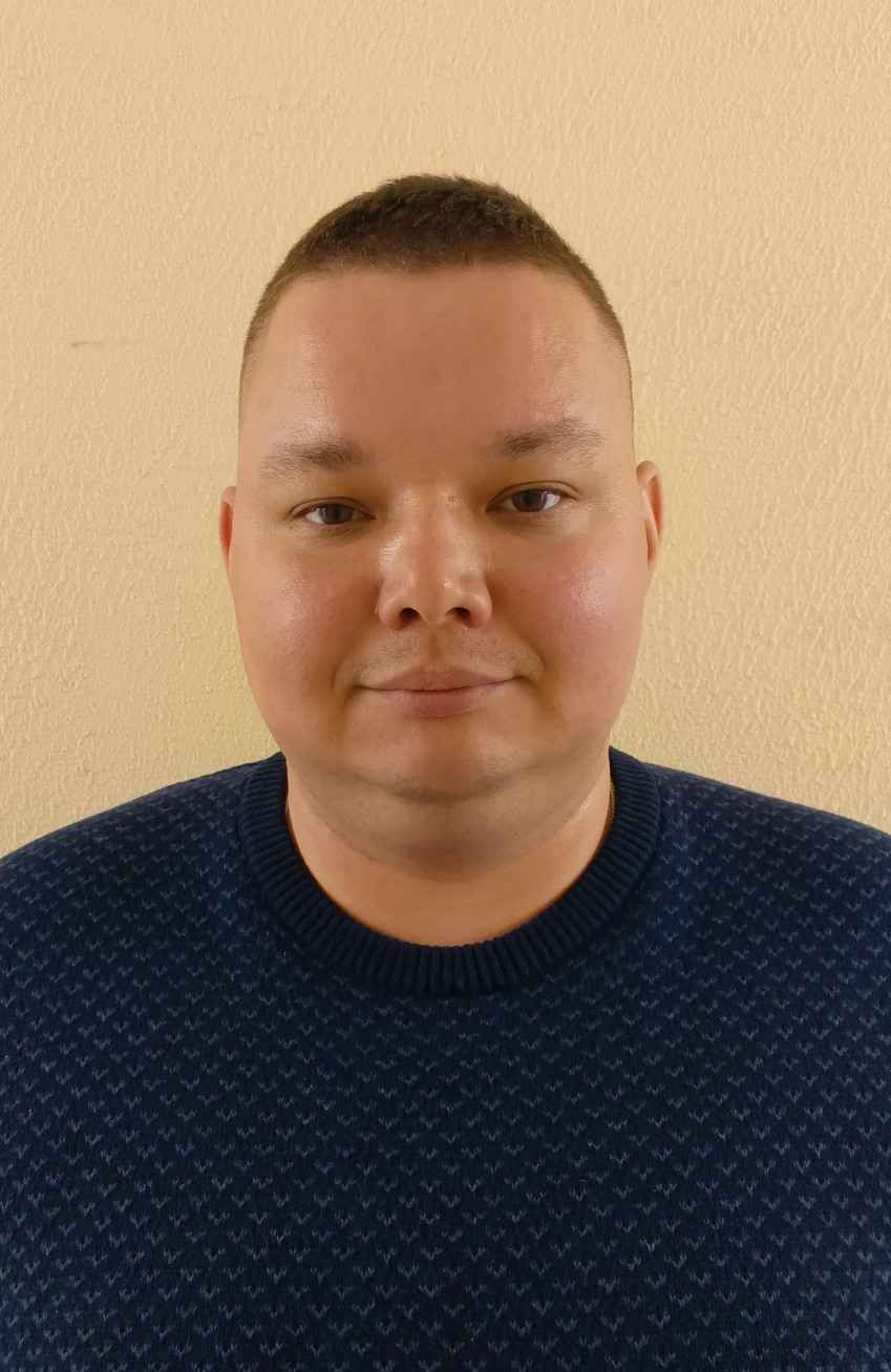 Николай Жаров